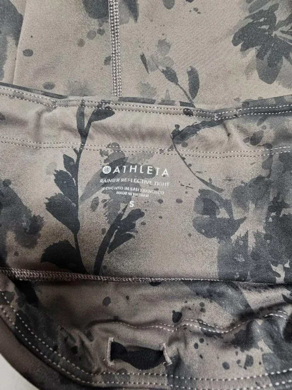 Womens Athleta Gray Black Floral Camouflage Zipper Pockets Rainier Reflective S